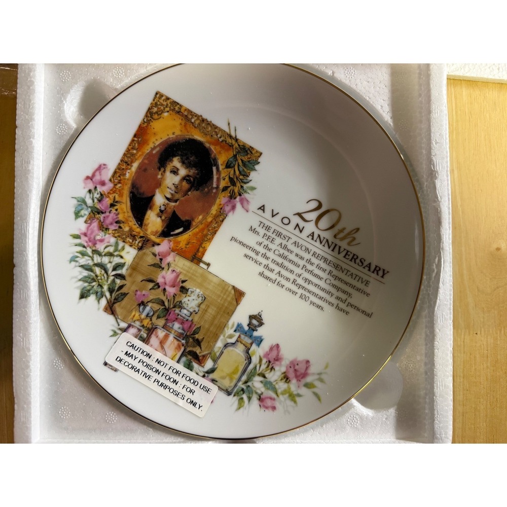 Avon 20th Anniversary Representative Award Plate Mrs Albee 22k Gold Trim Boxed